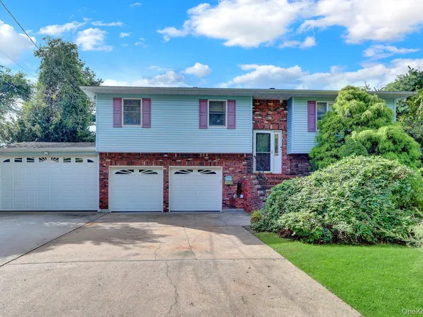 208 Raider Street, West Babylon, NY 11704