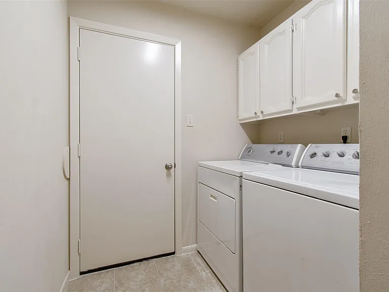 75 Fallshire Dr — Photo 13