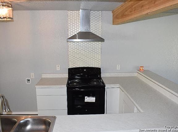 5th image of 3402 Chateau Dr