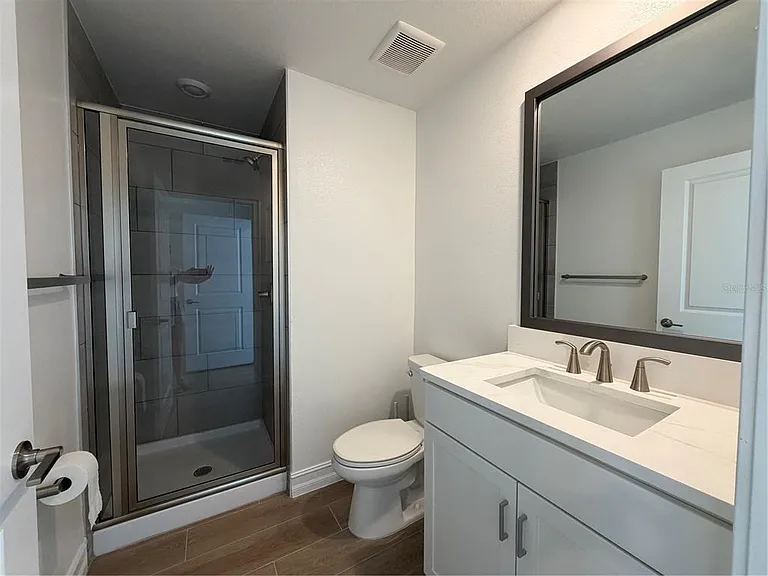 1523 W Chestnut St — Photo 14