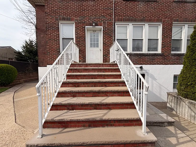 536 Lake Ave #4 — Photo 3
