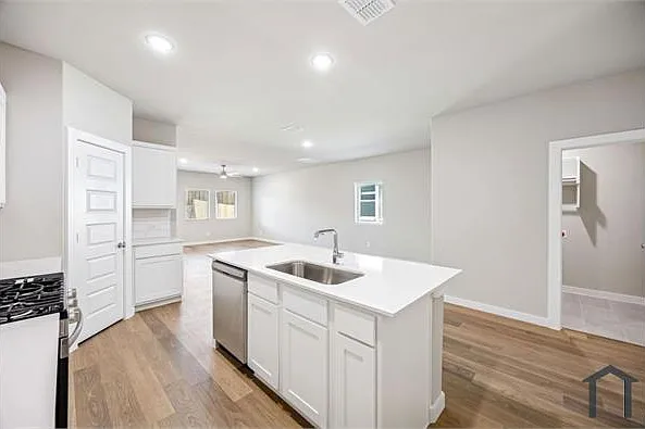 6 bed, 2739 sqft, $4,000 — Photo 4