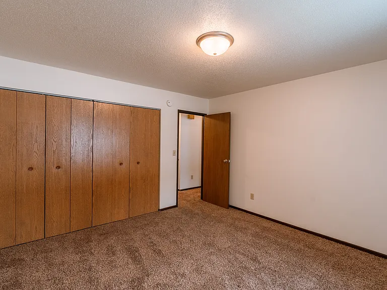 Fargo, ND Long Island Apartments | Bedroom