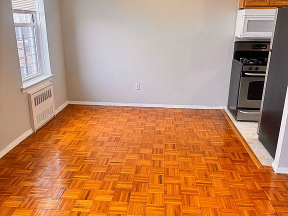 4th image of 4430 Douglaston Pkwy #3KA