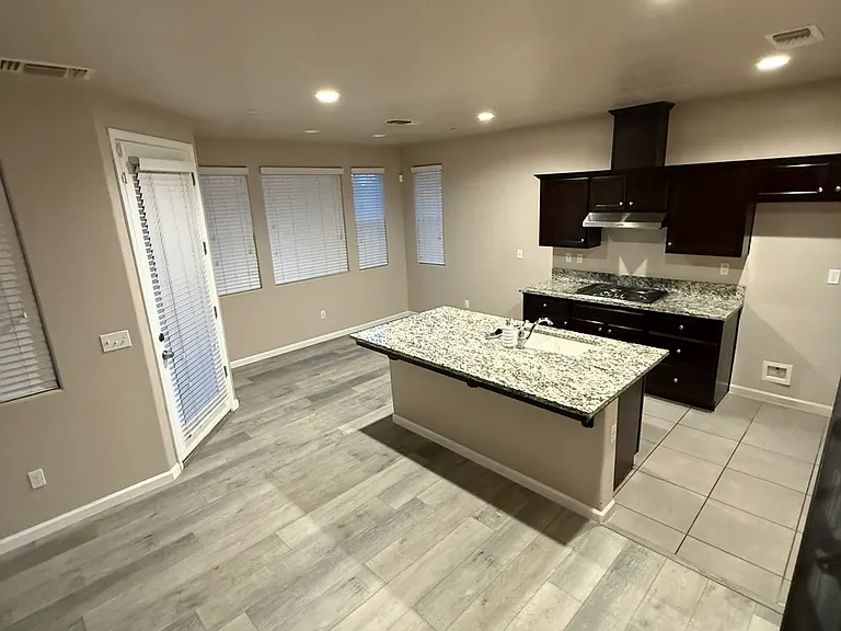 4358 Strathmore Pl — Photo 7