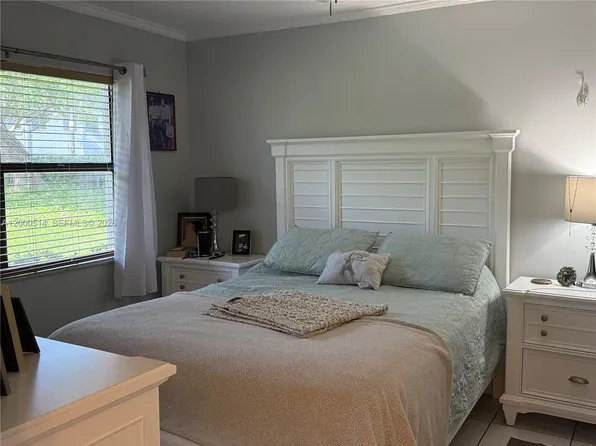 9716 Hammocks Blvd APT 101, Miami, FL 33196