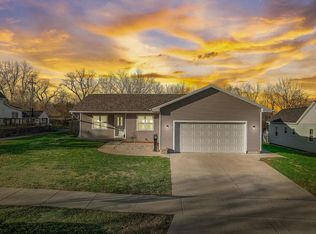 807 E Cook St, Portage, WI 53901
