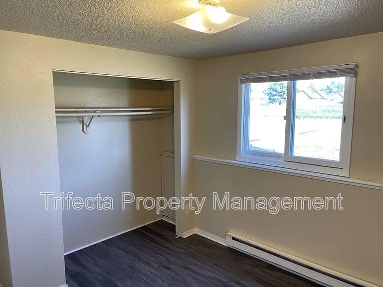 4951 Basswood Dr — Photo 13
