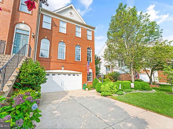 4th image of 22553 Welborne Manor Sq