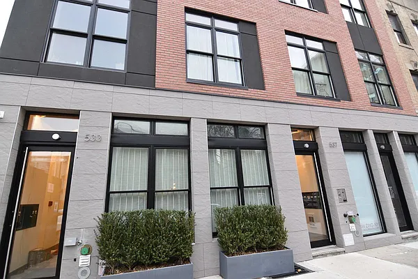 Rented by Zuz Realty | media 65