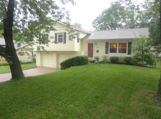 11215 Greenbrier Ln, Kansas City, MO 64137