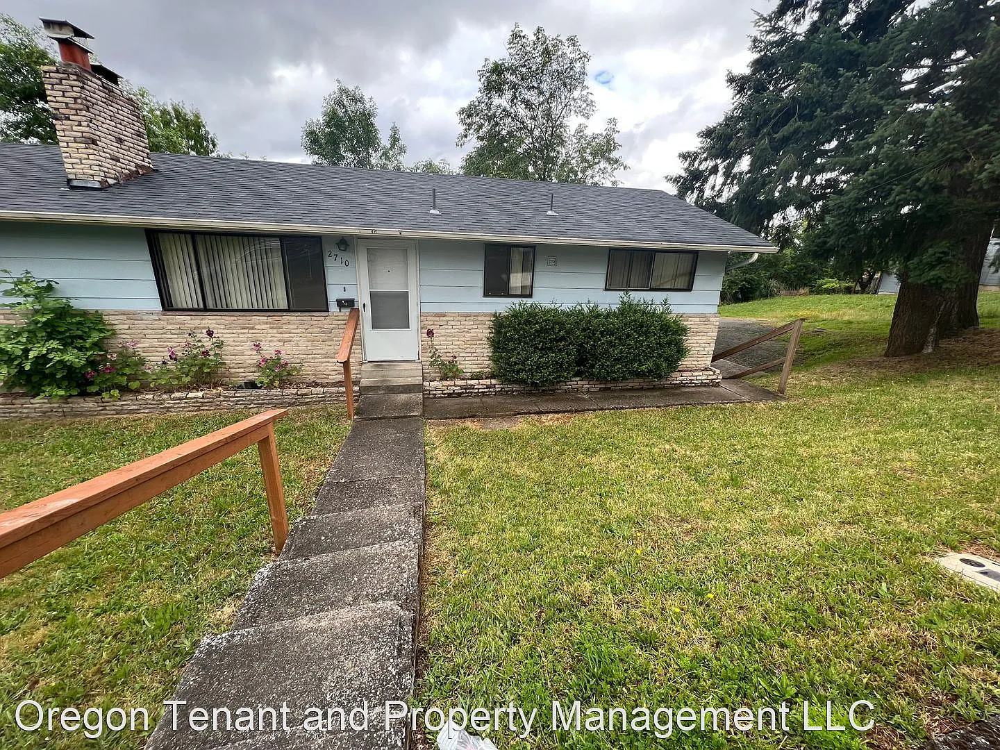 2710 Jefferson St photo 1