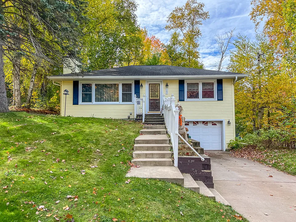 102 Raymbault Dr