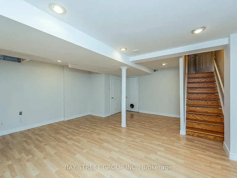 130 Royal Appian Cres — Photo 15