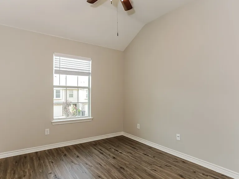 12634 Bay Ave — Photo 16