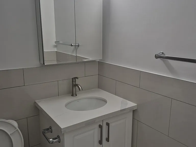 2515 Bathurst St — Photo 15