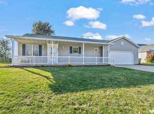 424 Pine View Dr, Auburn, IL 62615