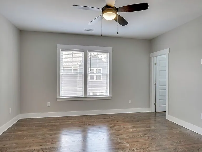 1112 Walsh St #B — Photo 17