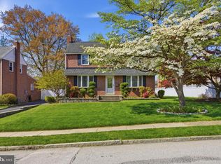 418 Colonial Park Dr, Springfield, PA 19064