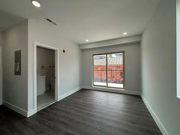 675 N 41st St #7 — Photo 16