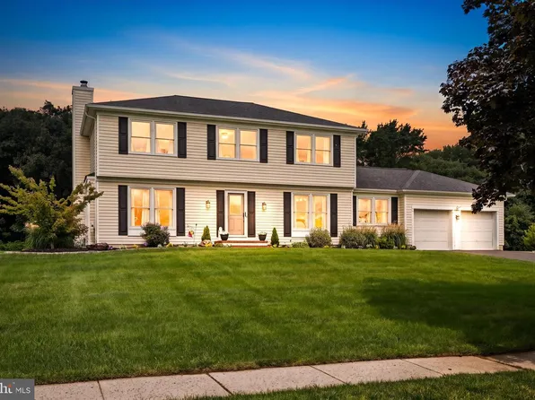 10 Timber Wolf Dr, Hamilton, NJ 08620