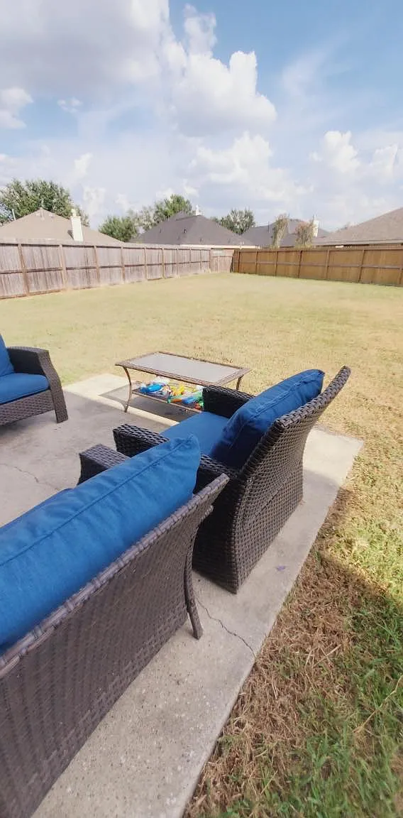 4 bed, 2403 sqft, $5,300 — Photo 3