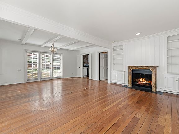 4th image of 6338 Primrose Ave