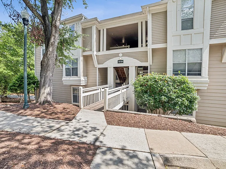 Beacon Ridge Apartments — Photo 16