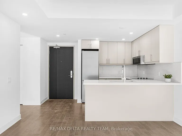 180 George St #2208 — Photo 8