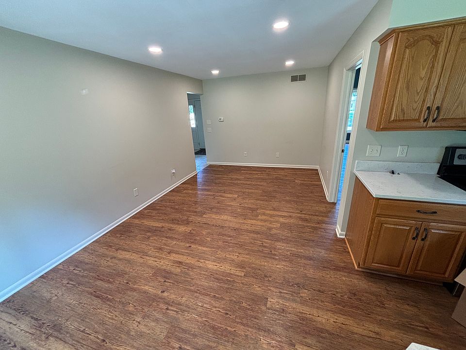 1st image of 2926 Tattersall Rd