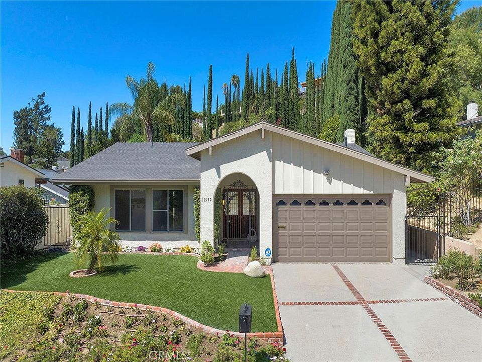 1st image of 11549 Baird Ave