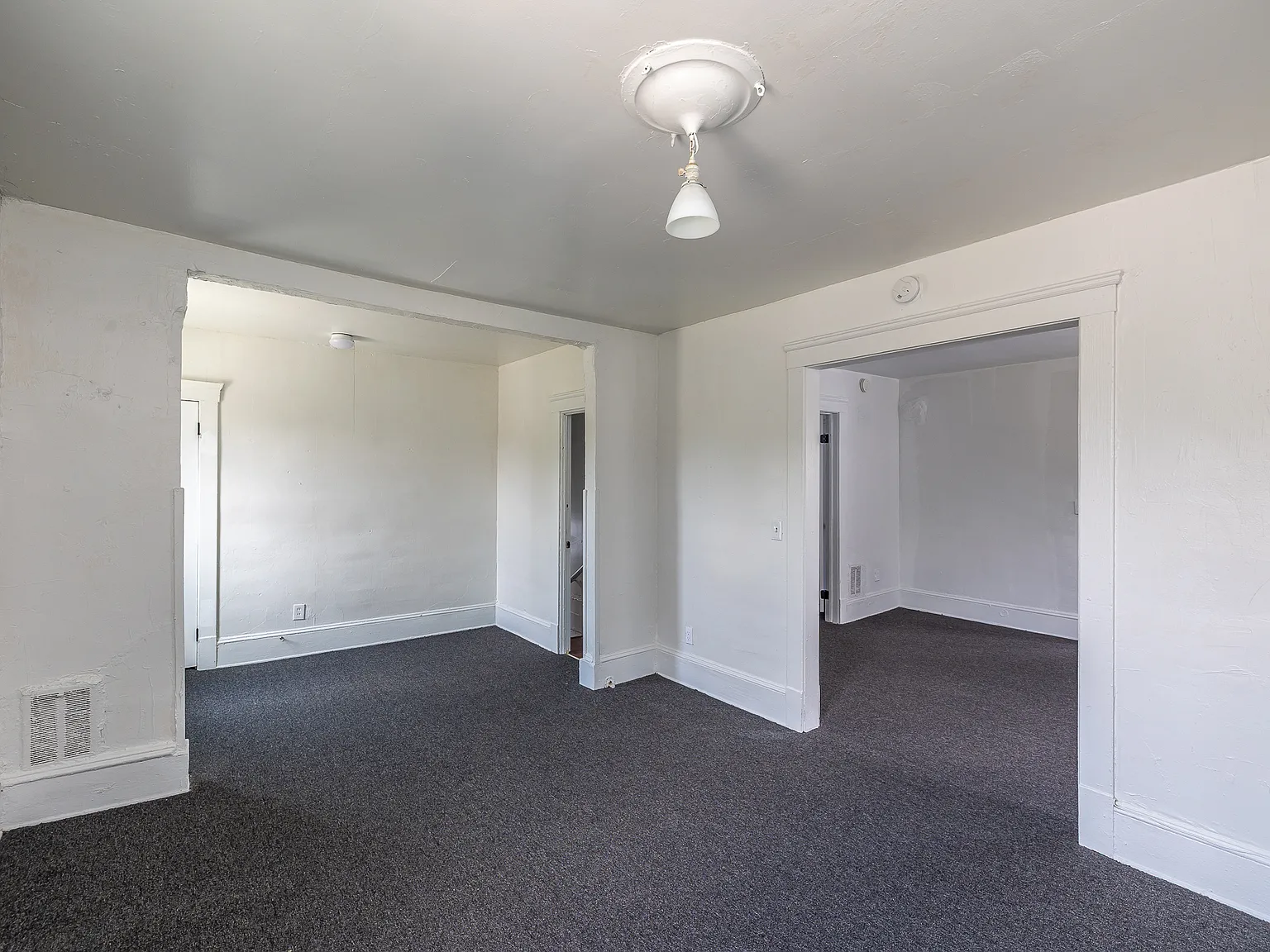 2 Bedroom Up unit — Photo 4