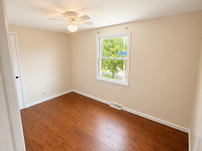 54 Longwood Dr — Photo 7