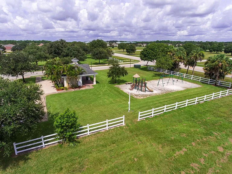 1340 Caddy Ct — Photo 18