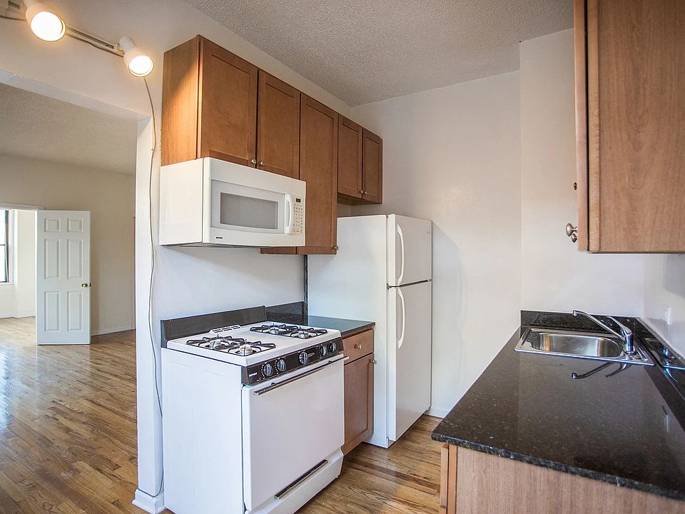 1st image of 4242-44 N Sheridan Rd #604