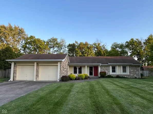 725 Green Meadow Dr, Greenwood, IN 46143
