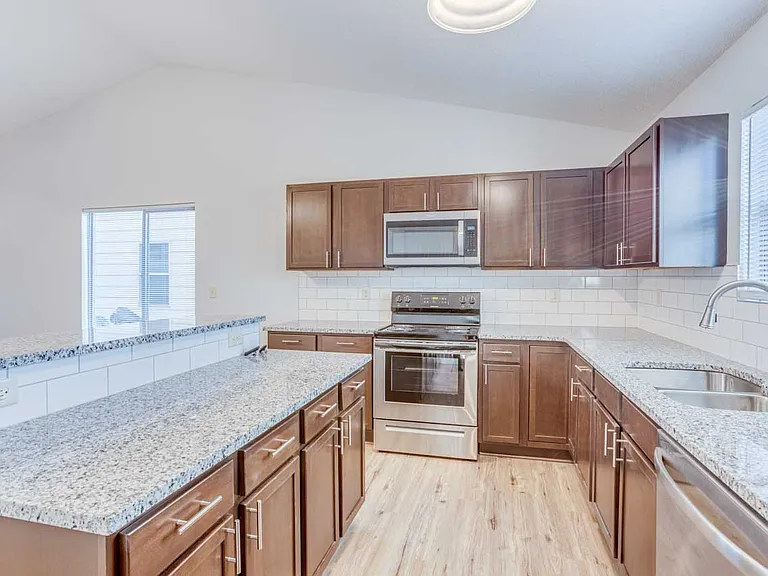1048 E Karla Ave — Photo 11