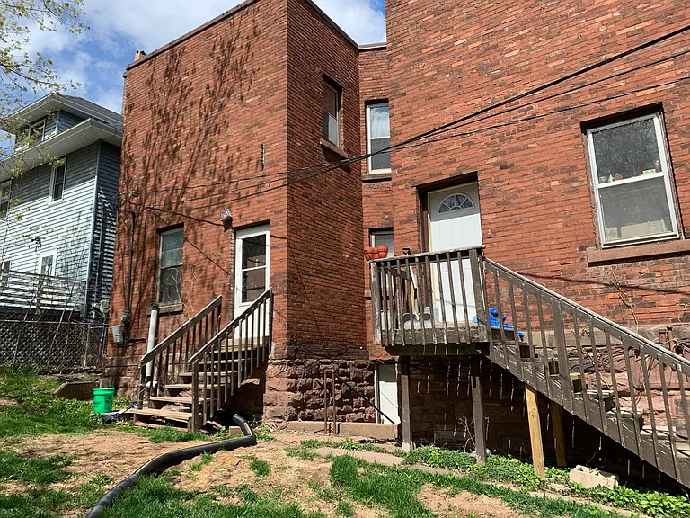 623-625 N 10th Ave E — Photo 3