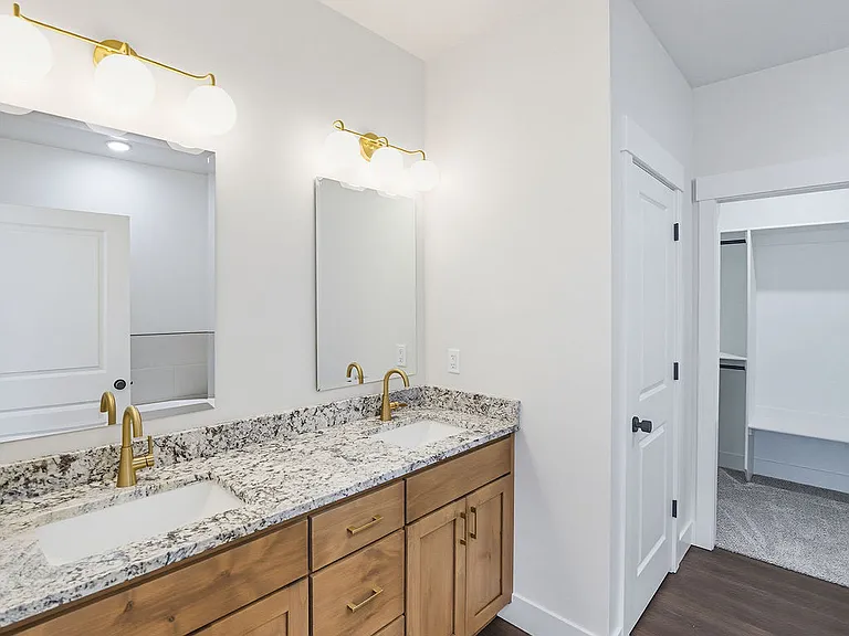 445 E River Ln — Photo 28