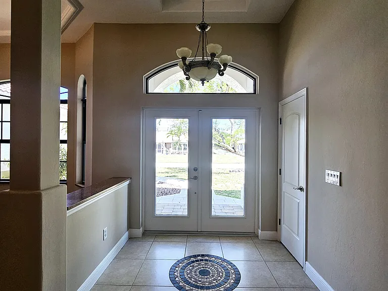 244 SE 20th Ct — Photo 3