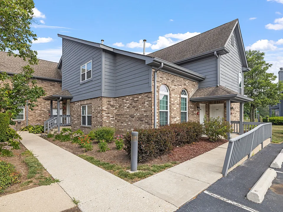 15 Foxcroft Rd #207