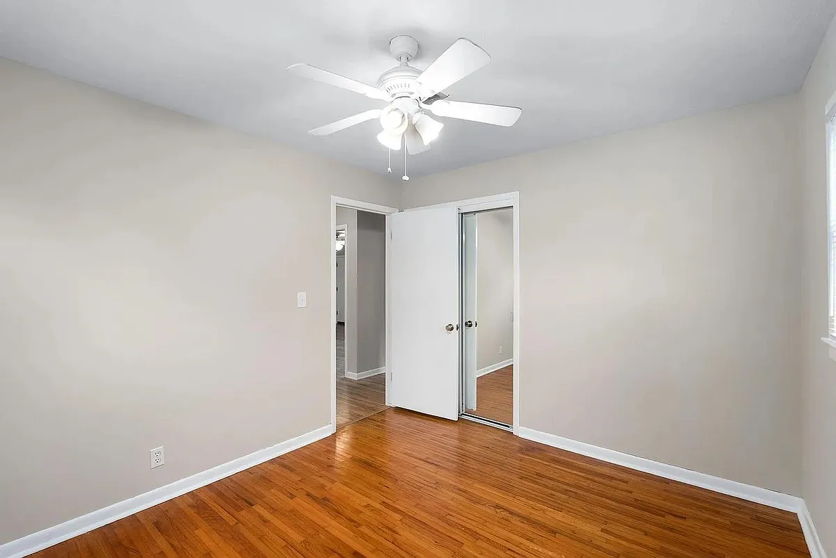Building Photo - 843 N Brownthrush Ln