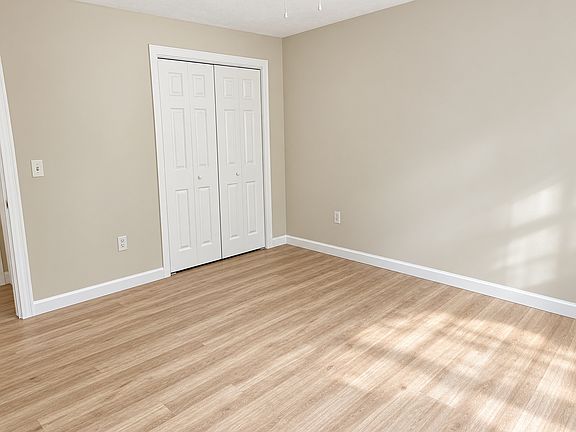 5th image of 407 Portland Rd #1