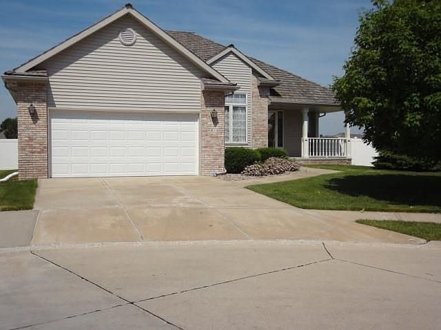 1st image of 9814 S 175th Cir