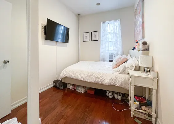 Rented by Kahen Properties | media 10