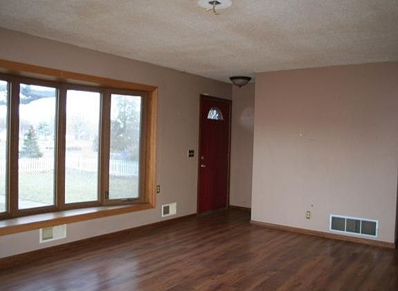 3rd image of 5035 Vera Cruz Ave N