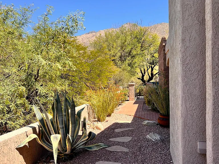 7300 E Calle Alba Serena — Photo 41