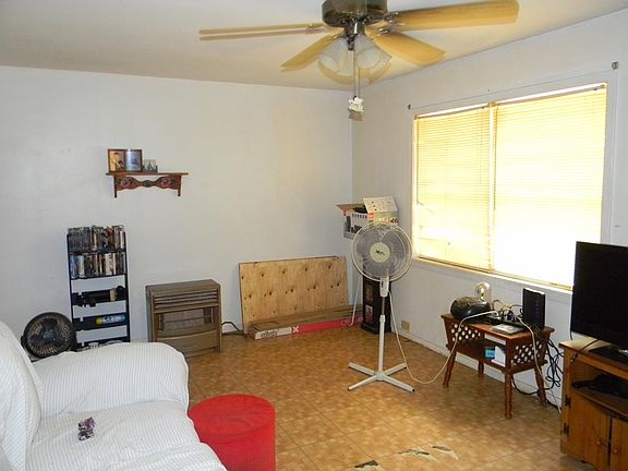 2nd image of 2025 Virginia Ave