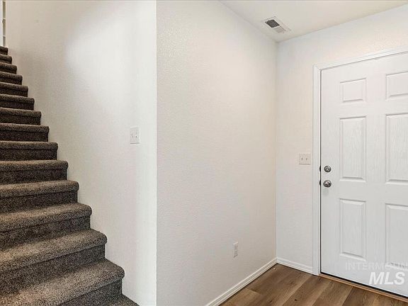 4th image of 885 W Apple Pine St