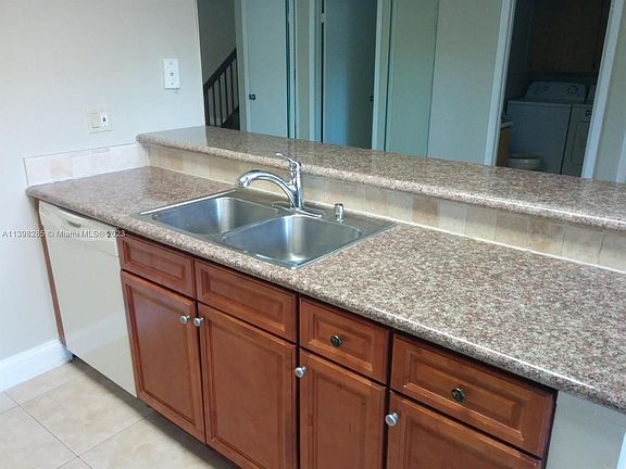 4th image of 601 Green Springs Pl #601
